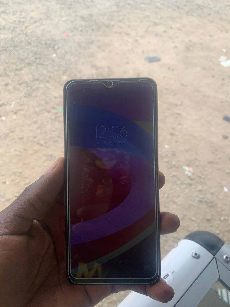 Samsung A12 écrans fissuré 30.000