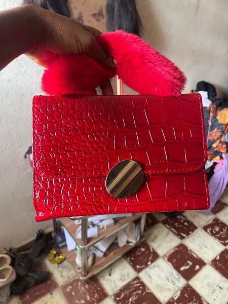 Sac à main en cuir texturé