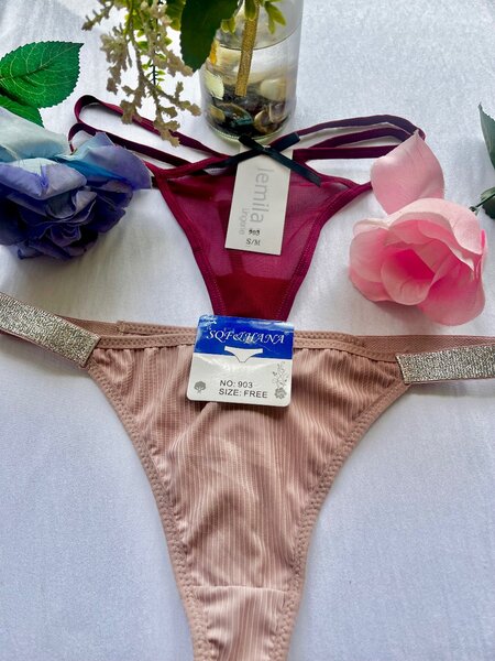 Lot de Strings Féminins Élegants