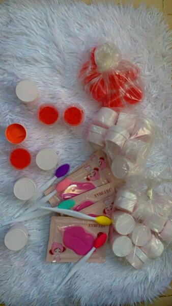 Ensemble de contenants cosmétiques