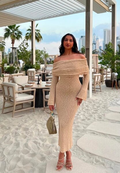 Robe élégante épaules dénudées