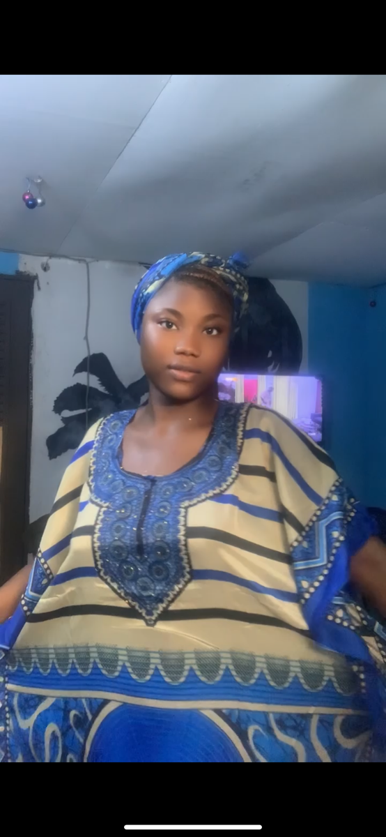 Robe avec grand foulard