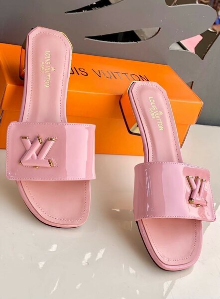 Lv flat slippers
