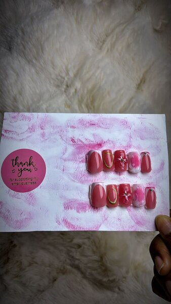 Ongles Précollés Roses Élégants