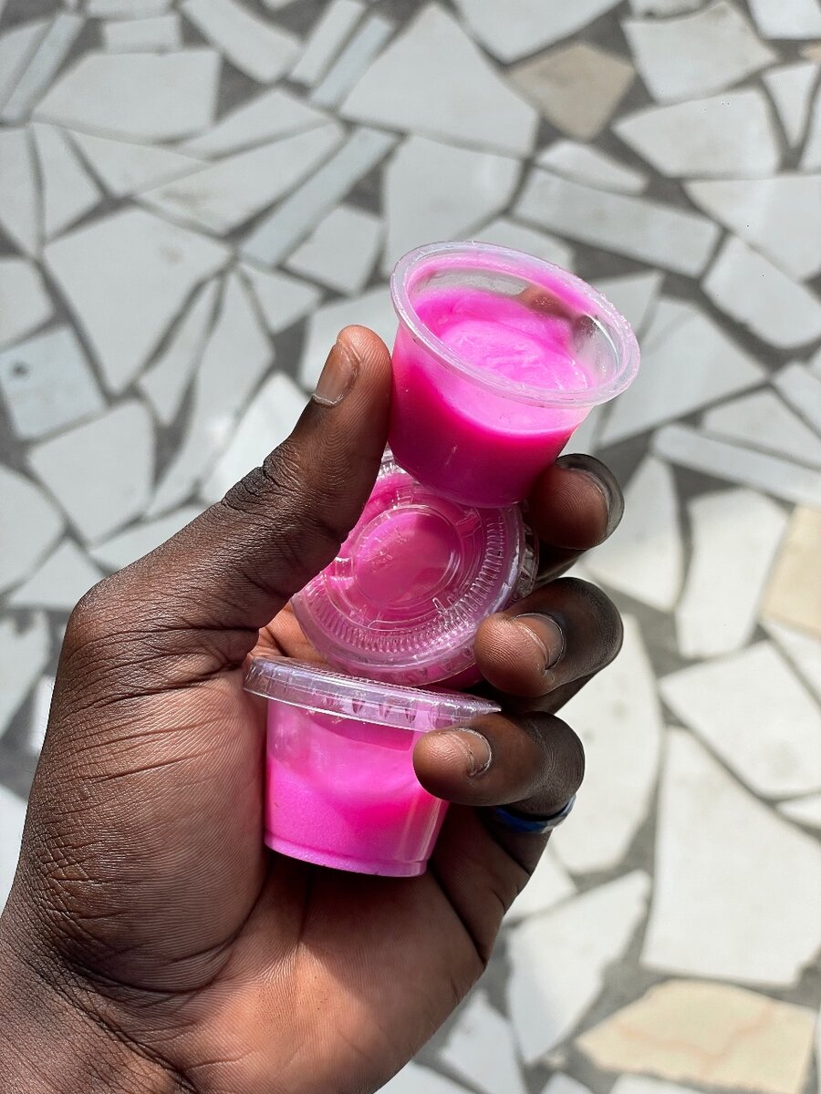 PRODUIT DE LÈVRES ROSES