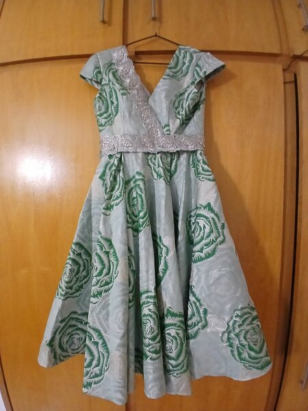 Robe élégante fleurie verte