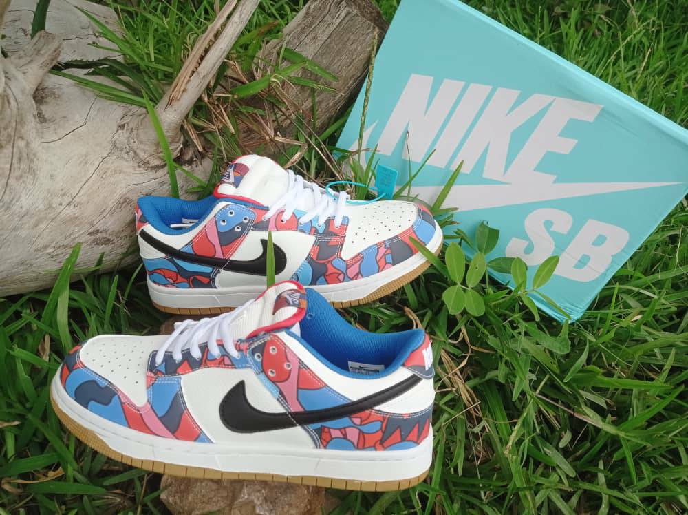 Chaussure NIKE SB DUNK blanc rouge