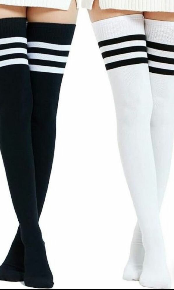 Bas à rayures noires et blanches