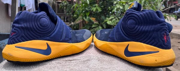 NikeKyrie 2 'Cavs'