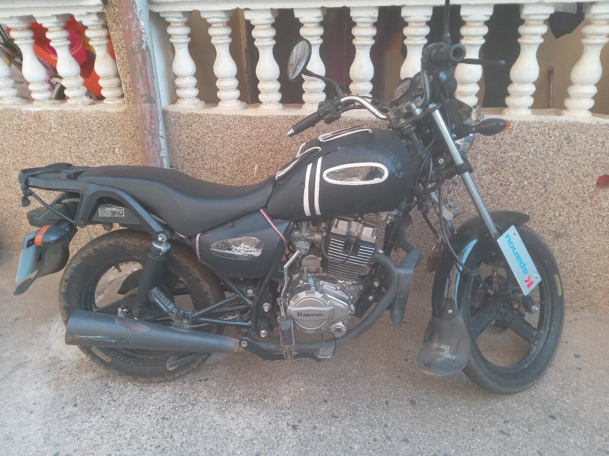 Une moto kapano