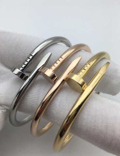 Bracelet clou tendance