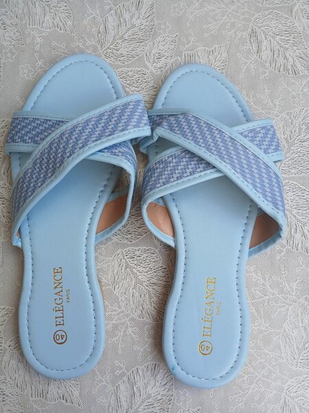 Sandales croisées élégantes