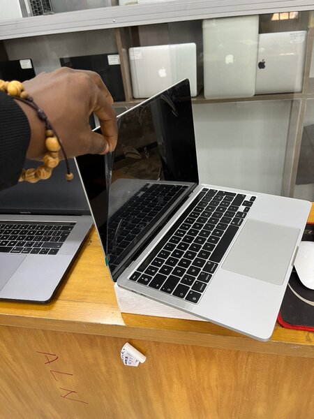 MACBOOK PRO M1