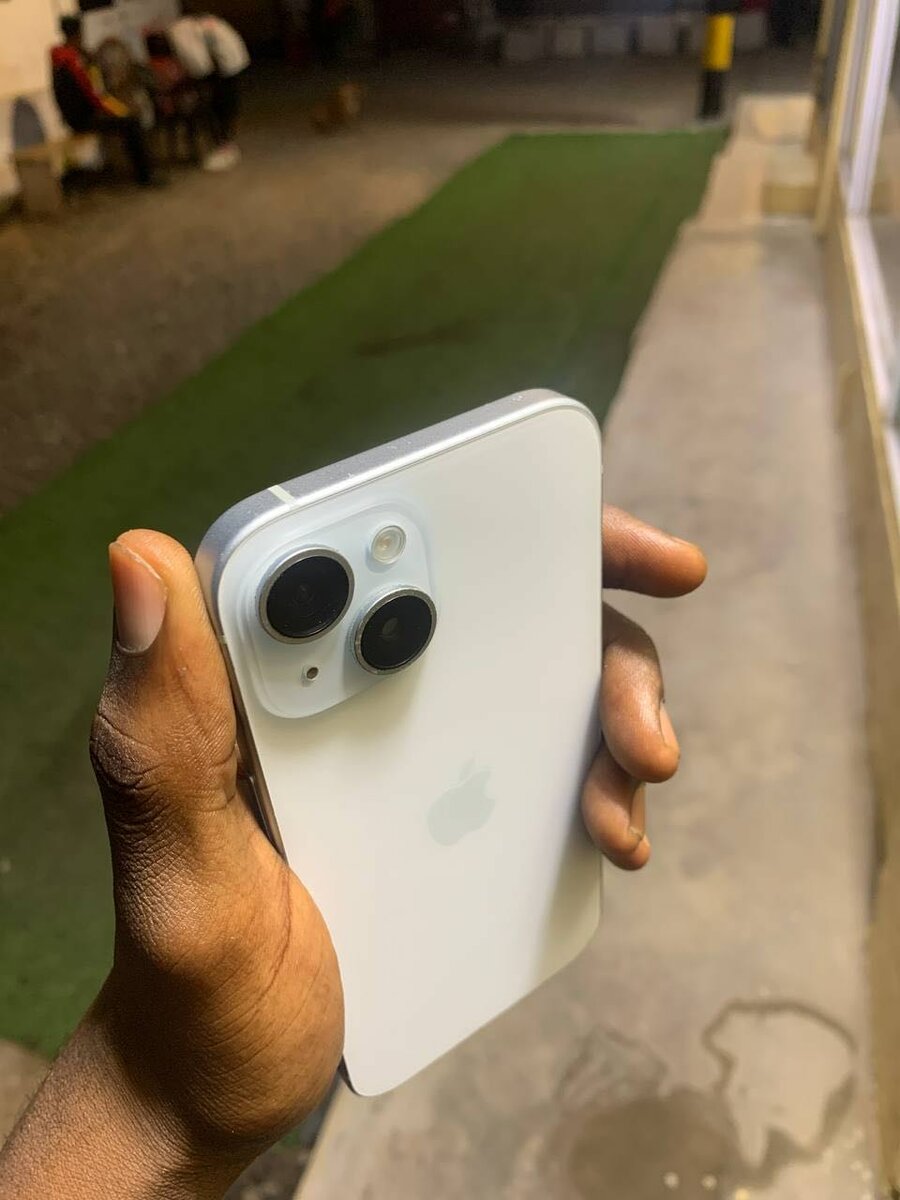 iPhone 15 eSIM locked