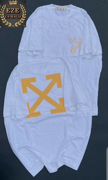 T-shirt blanc avec design moderne