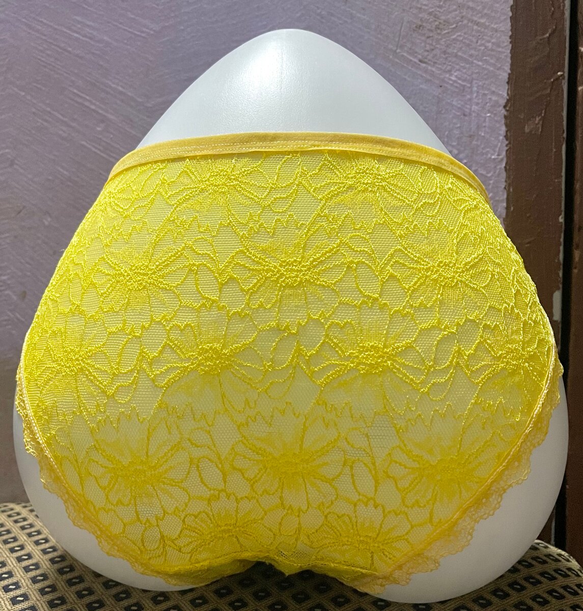 Culottes en dentelle colorée