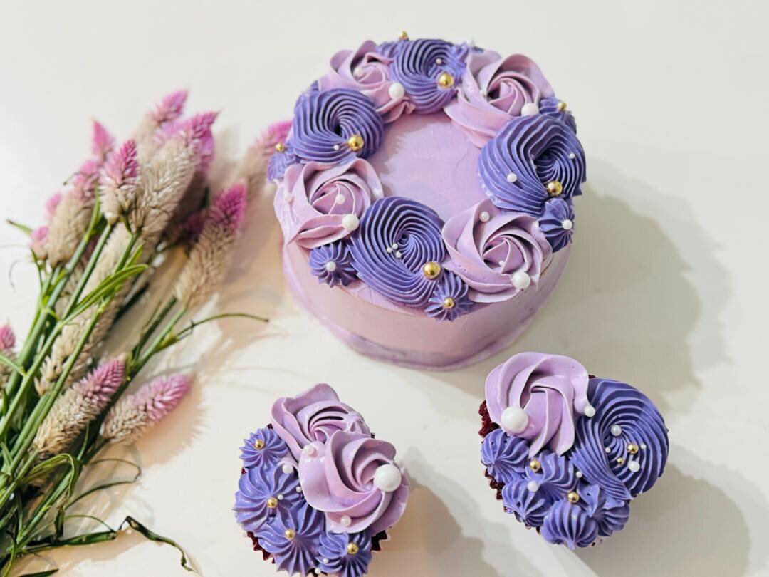 Bento cake and 2 cupcake