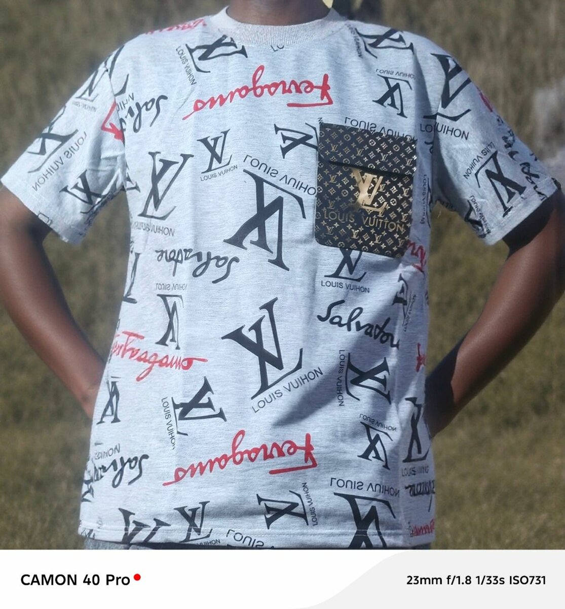 T-shirt motif graphique