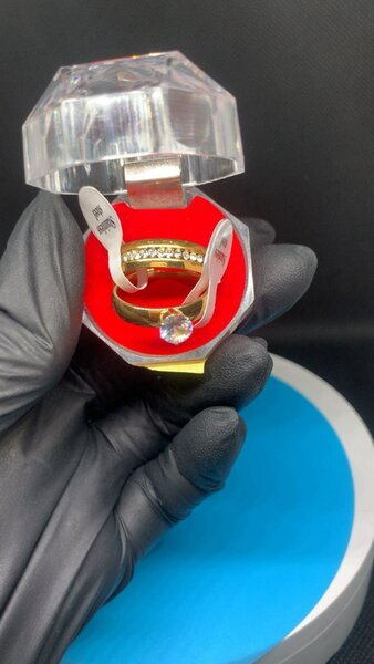 Bague en or sertie de diamant