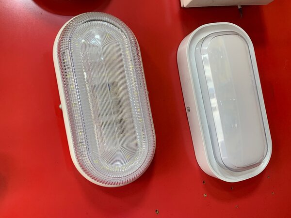 Plafonniers LED étanches