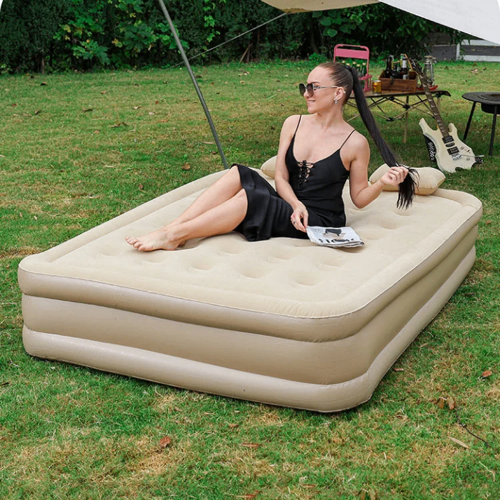 MATELAS GONFLABLE AVEC BATTERIE ET GONFLEUR INCORPORÉE