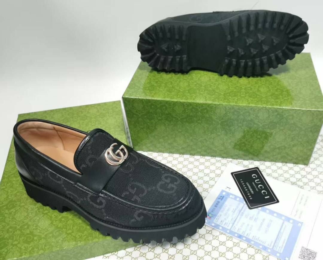 Chaussures de luxe élégantes