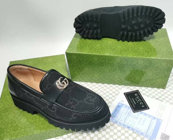 Chaussures de luxe élégantes