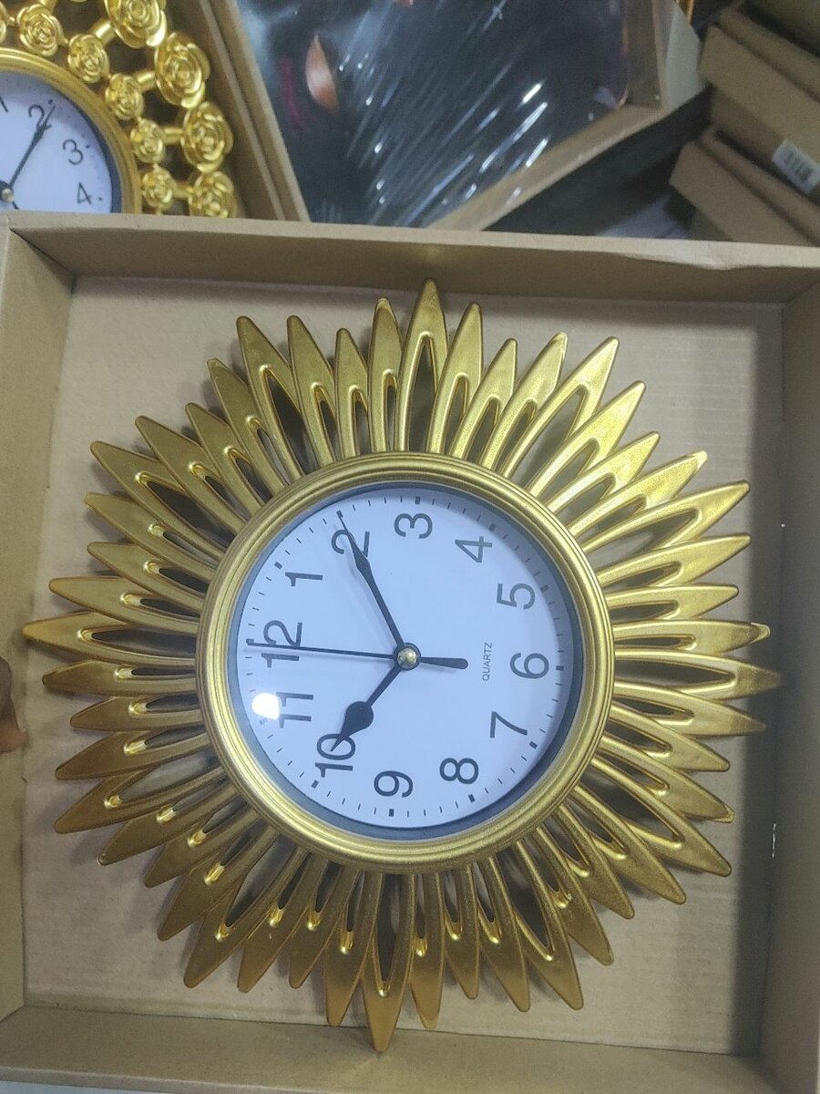 Horloge Murale Dorée Élégante