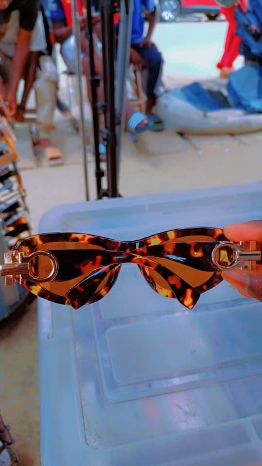 Lunettes de soleil écailles