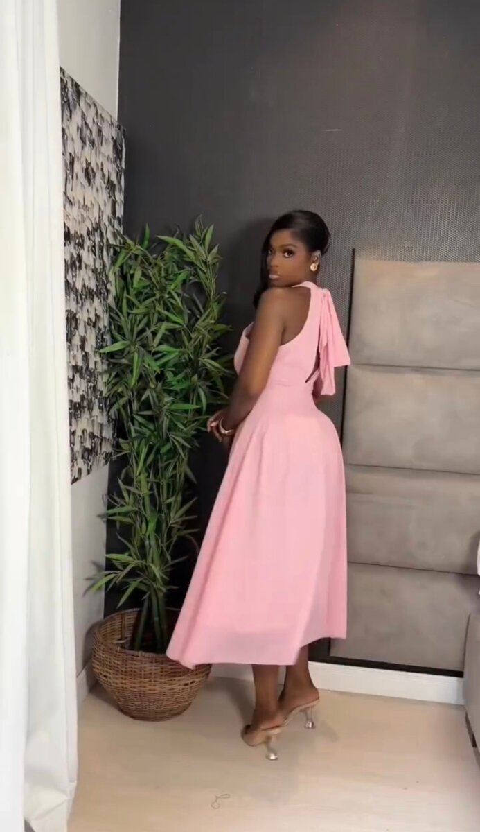 Robe rose élégante sans manches