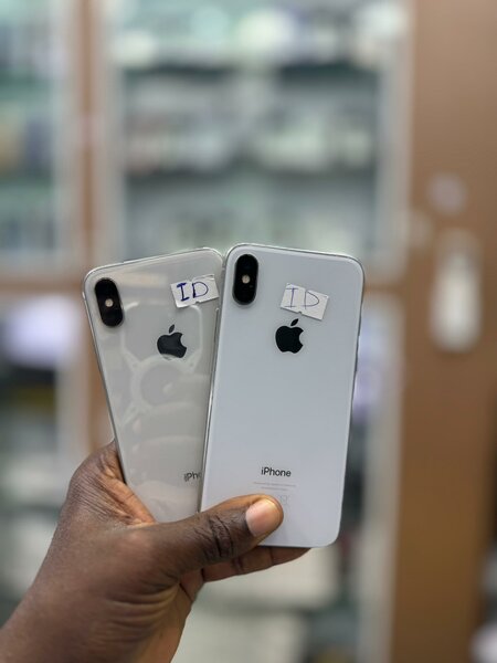2 iPhone X sans ID disponible