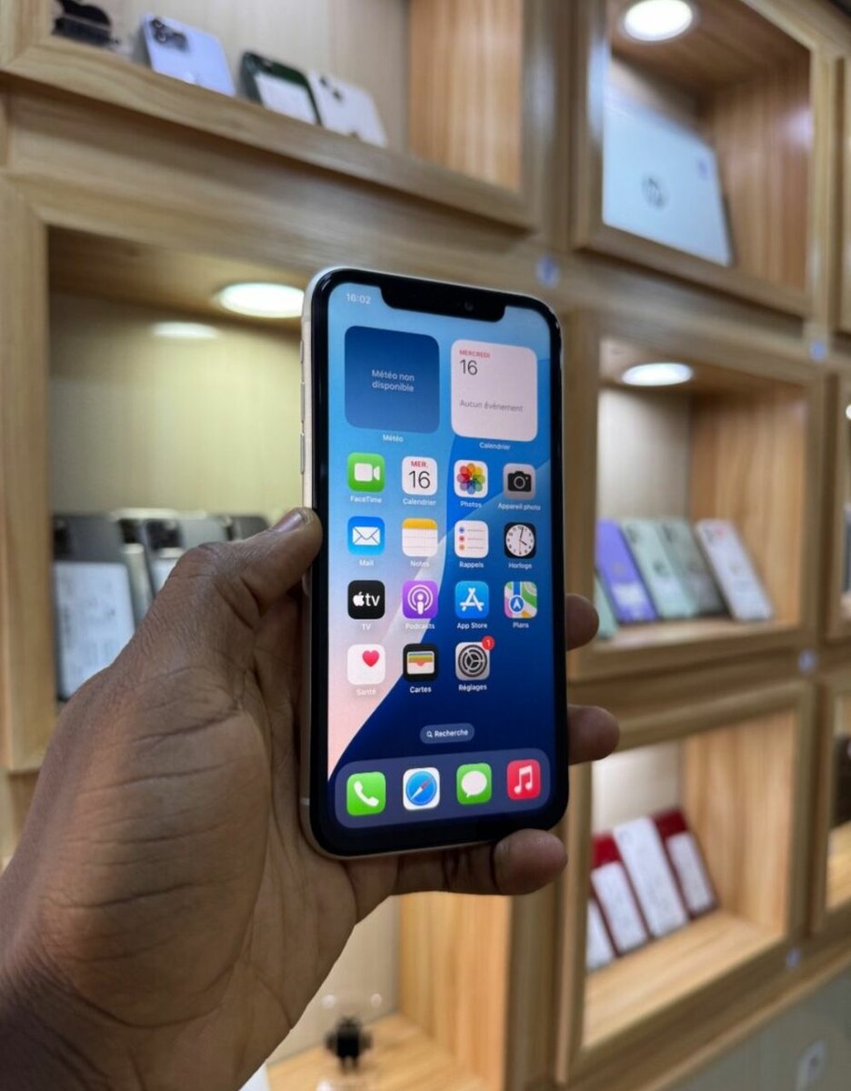IPHONE 11