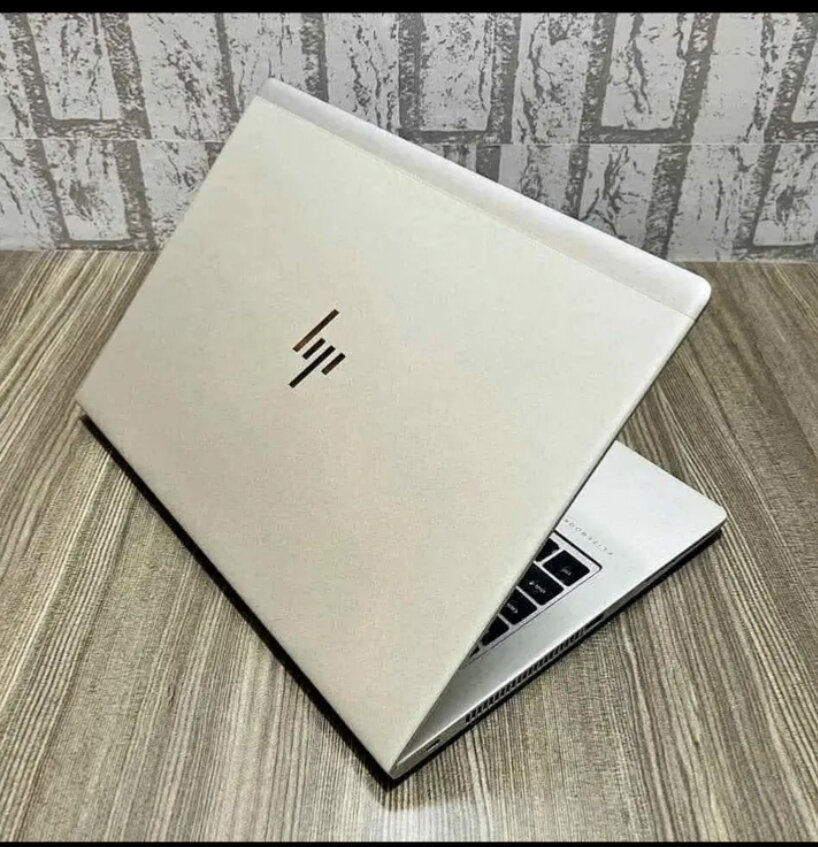 Ordinateur Portatif HP Élégant