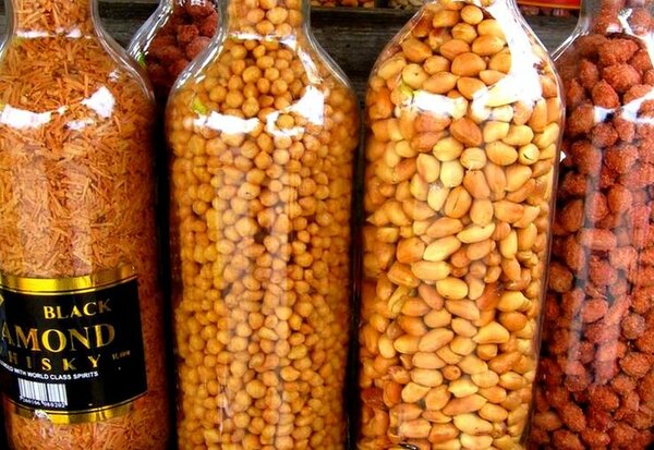 Bouteilles de noisettes croquantes