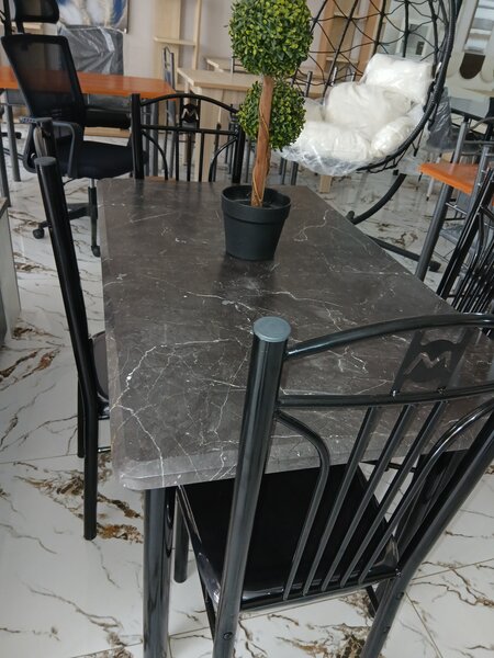 Table de salle à manger moderne