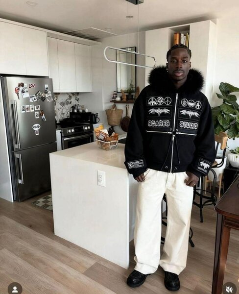 Veste Noire à Capuche Fourrure