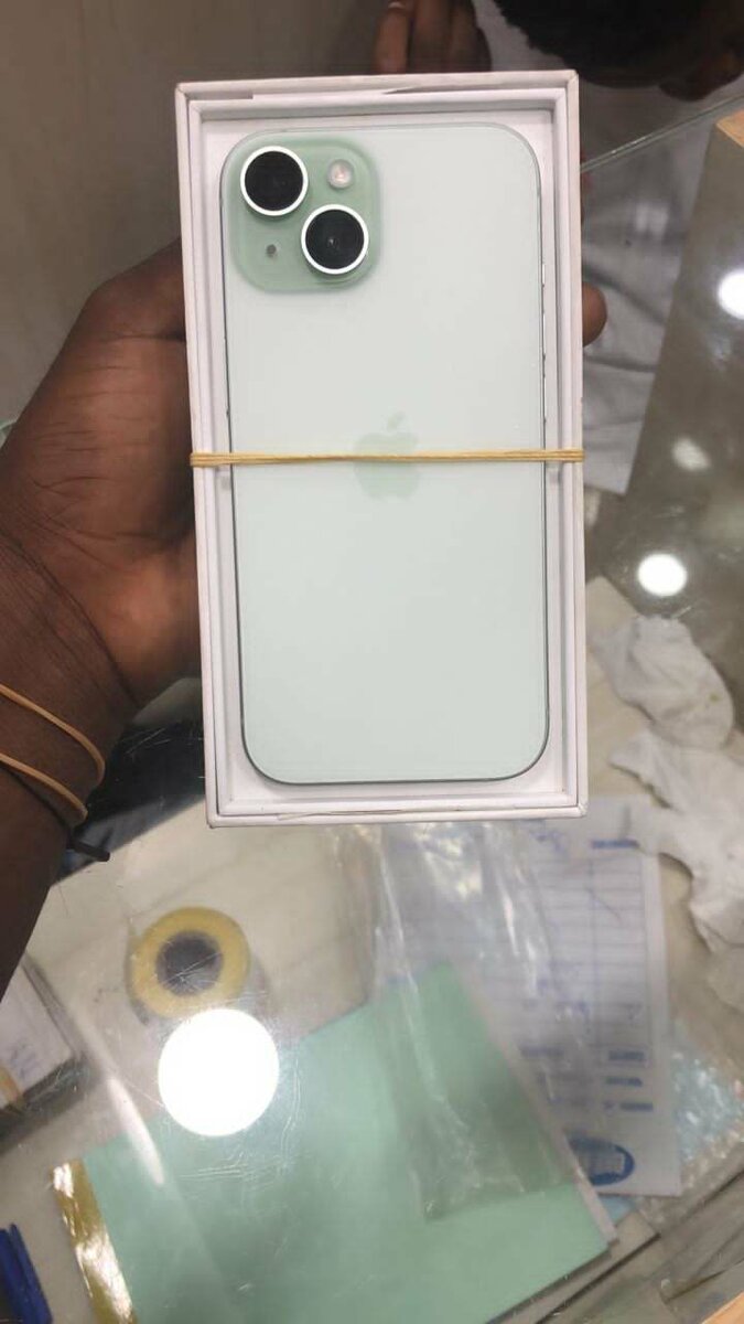 iPhone 15 simple casi neuf