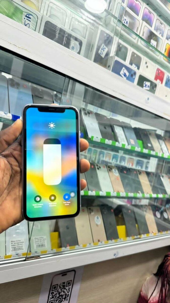 iPhone 11 64giga quasi neuf  Message batterie  Prix : 130.00