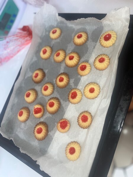 Biscuits sablés au cœur de confiture