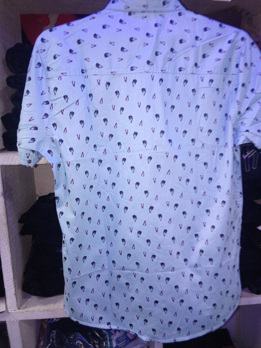 Chemise homme motifs élégants