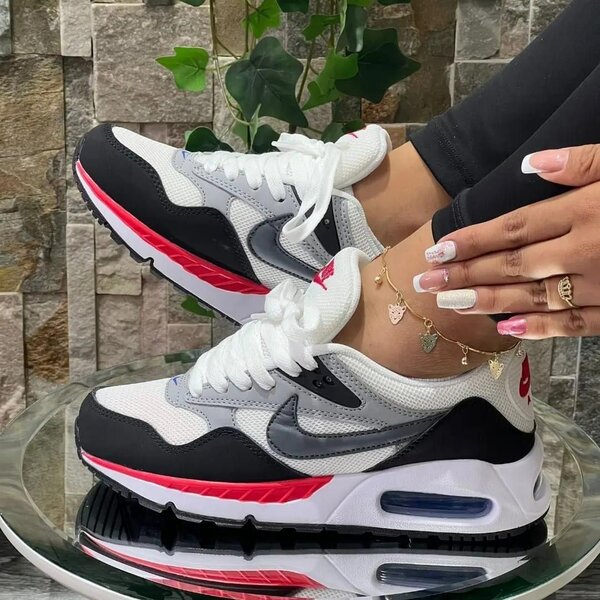 Baskets Air Max blanches et rouges