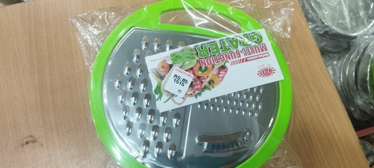 Râpe Multifonction avec Récipient