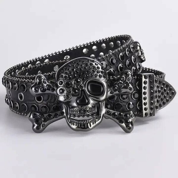 Ceinture tête de mort cloutée