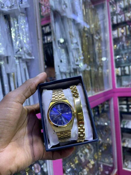 Montre Dorée Élégante Homme