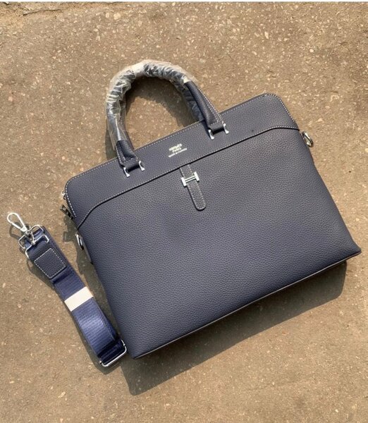 Sac à main en cuir bleu foncé