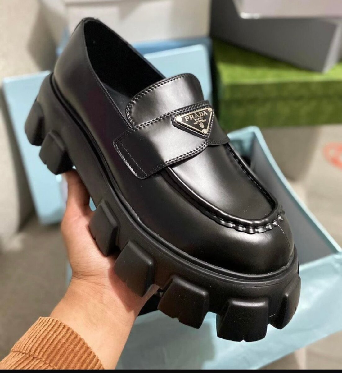 Mocassins Prada en cuir noir