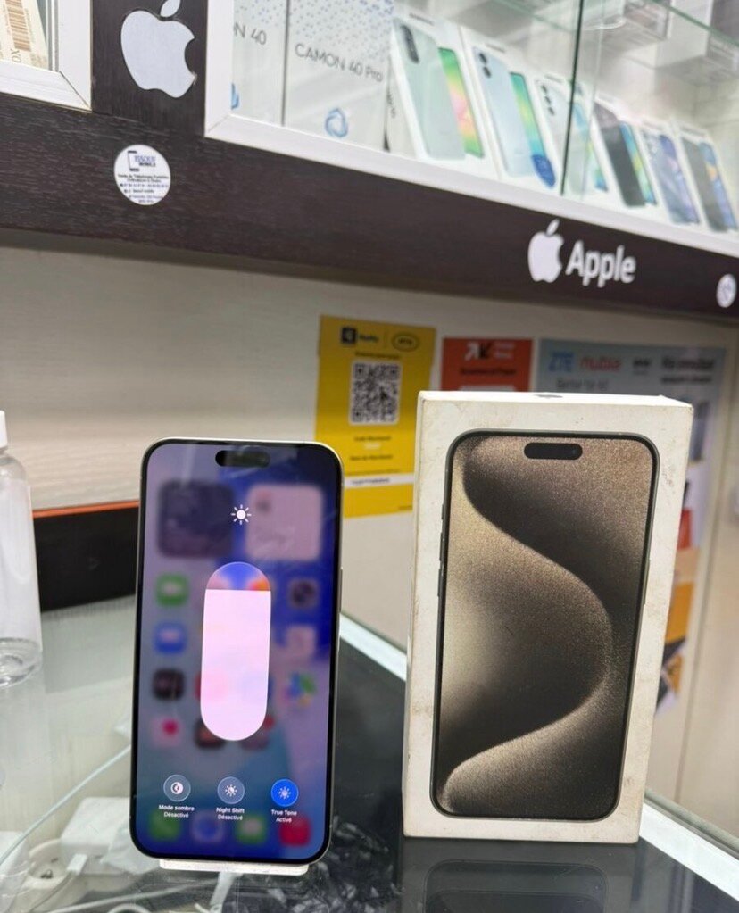 iPhone 15 Pro Max 374 Go