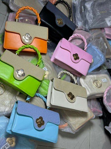 Sacs bandoulière colorés tendance