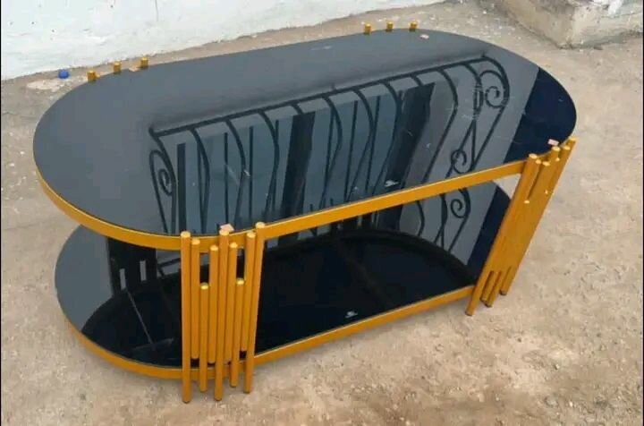 Table basse design en verre et métal