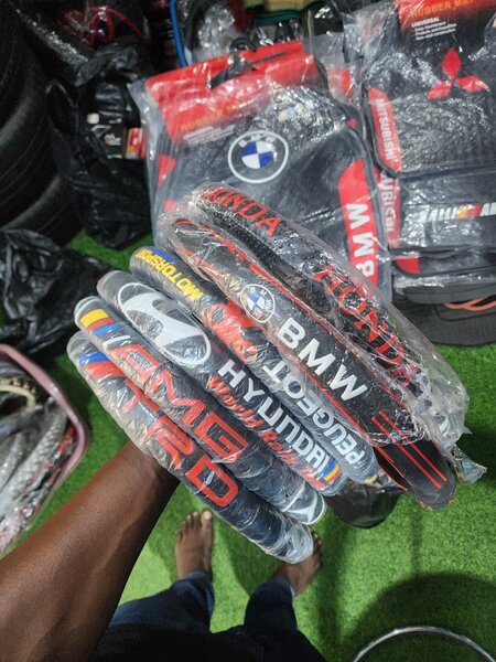 Enjoliveurs de volant universels